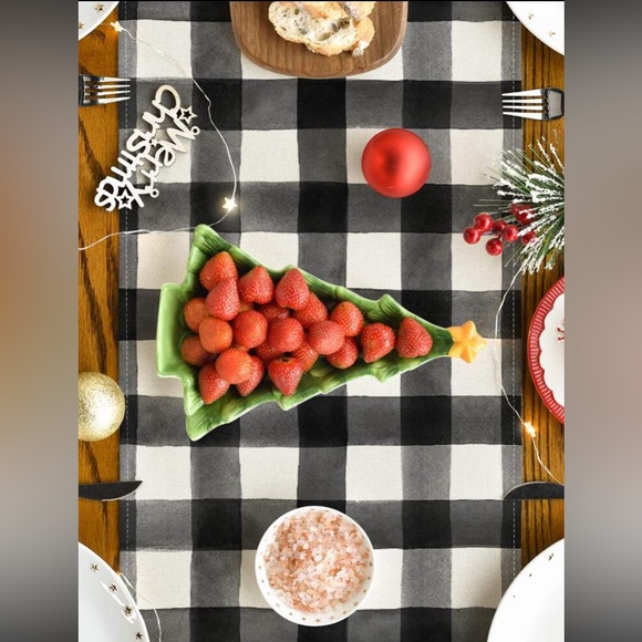 NWT Red Buffalo Check Red Farm Truck 🎄 Merry Christmas Table Runner 72x13 - Picture 4 of 5